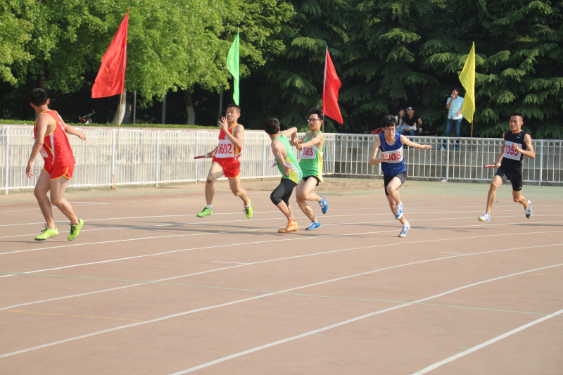 学生男子组4X100米接力赛