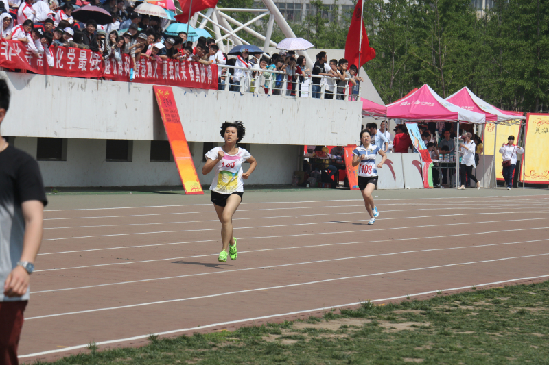 学生女子组400米决赛