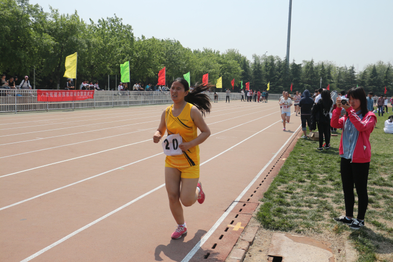 学生女子组1500米决赛