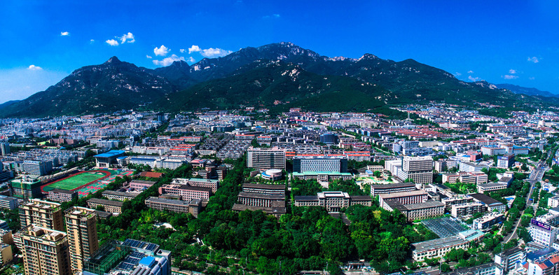 山东农业大学校园与泰山全景
